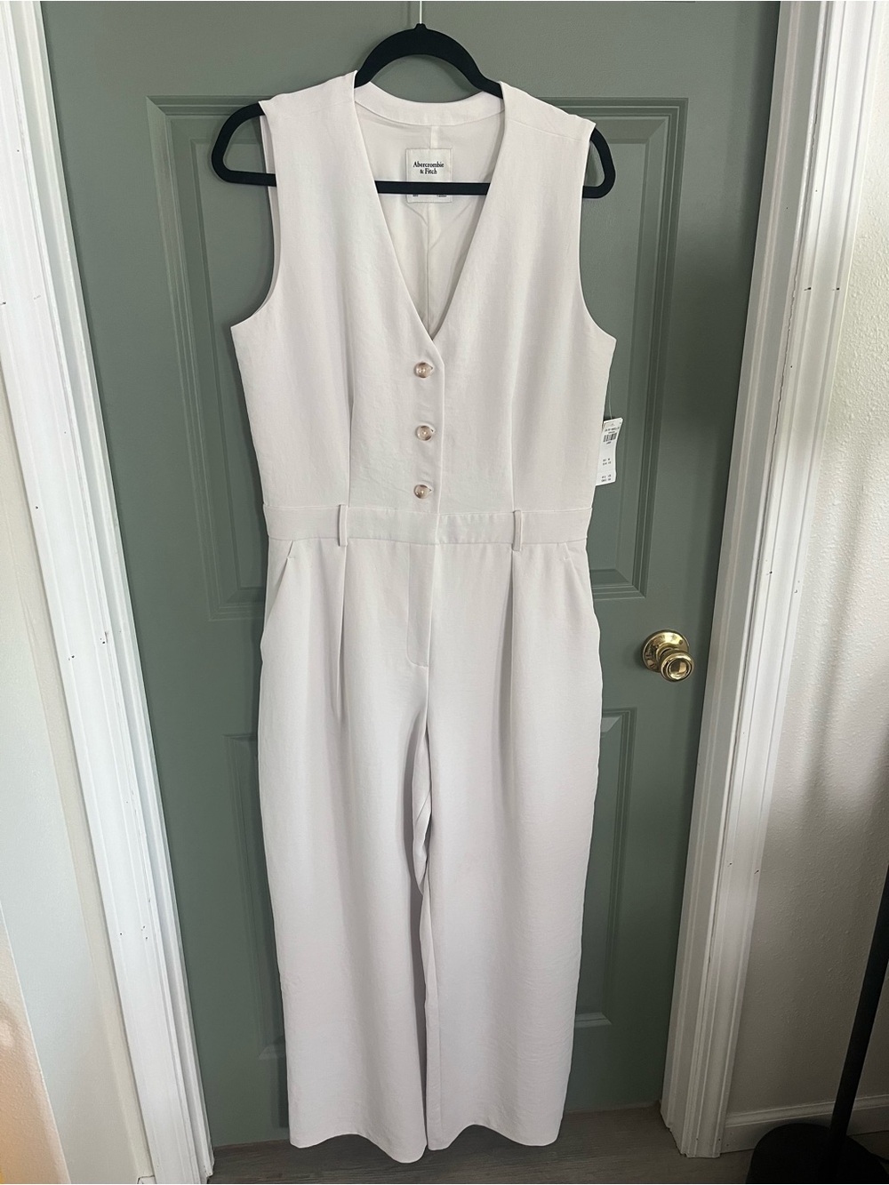 Abercrombie & Fitch Sleeveless V-Neck Wide-Leg Jumpsuit in Light Cream